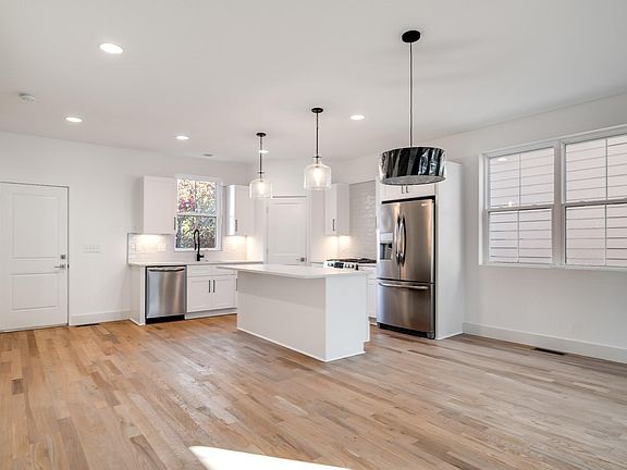4th image of 405 Marshall St Unit 6