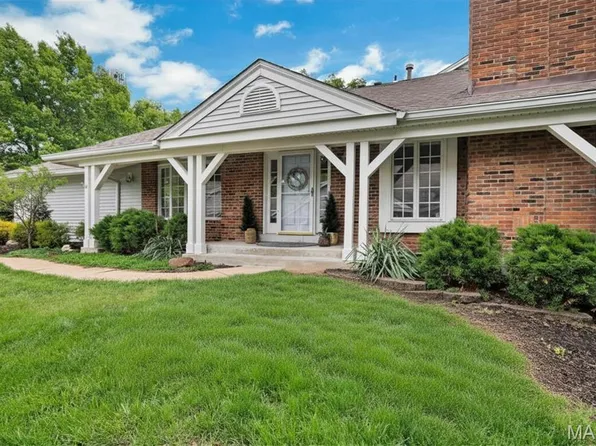 14932 Manor Lake Dr, Chesterfield, MO 63017