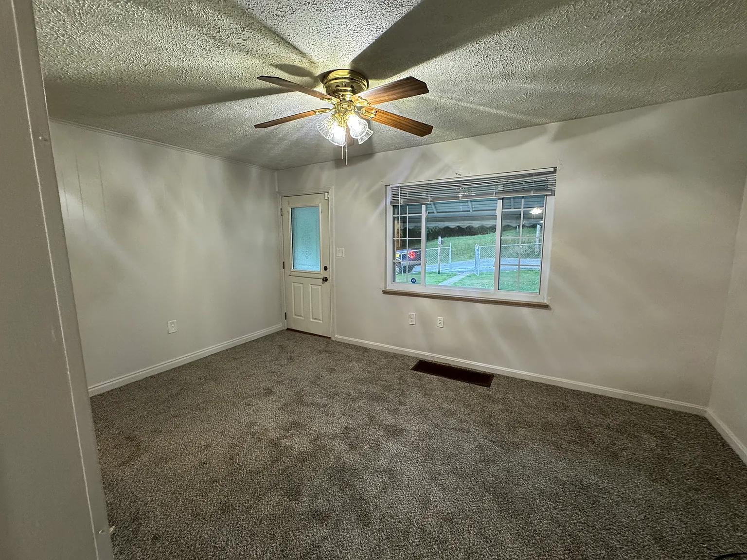2 bed, 616 sqft, $1,250 — Photo 2