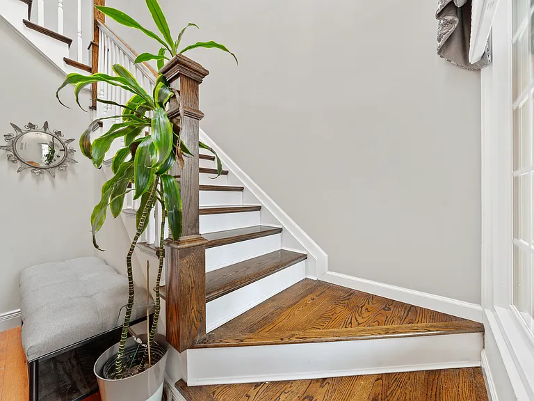Colony Dr — Photo 22
