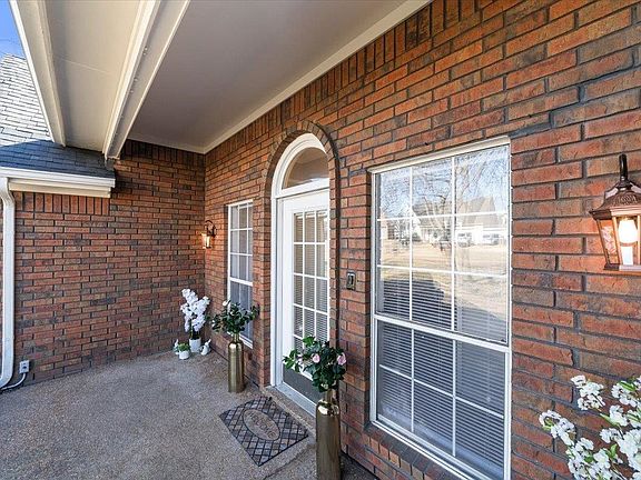 3rd image of 6333 Oak Walk Ln
