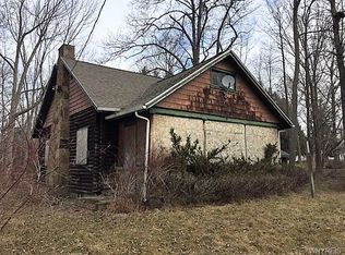 76 Chestnut Ln, Angola, NY 14006