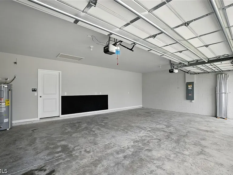 2465 NW 9th St — Photo 36