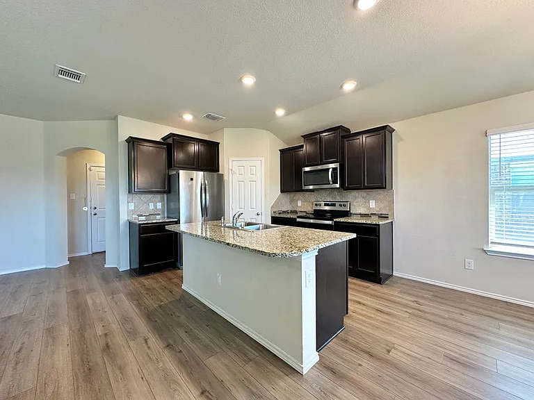 300 Danielle Dr — Photo 10