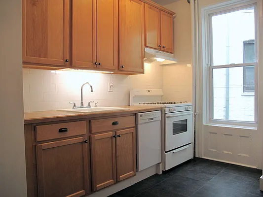 Rented by 470 15th Street, LLC | media 39