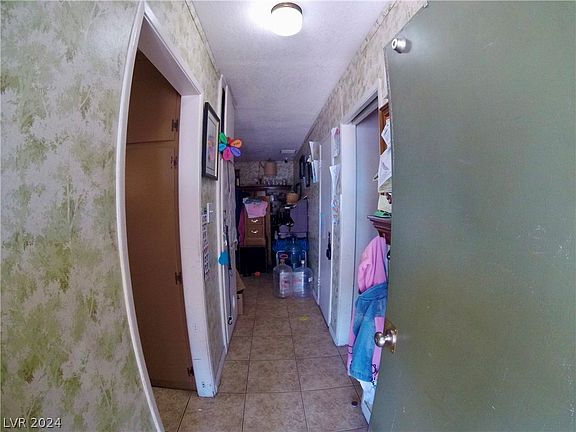 4th image of 1207 Arrowhead Ave