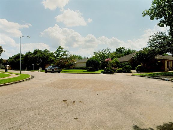 5th image of 12326 Burgoyne Dr