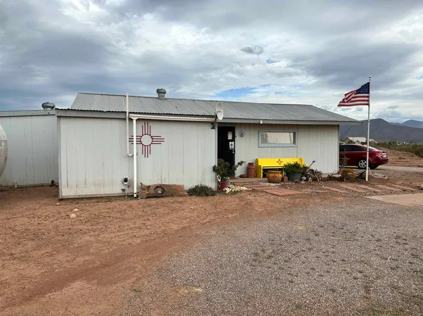 21 Holiday Ln, La Luz, NM 88337