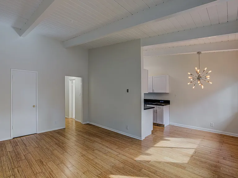 Ocean Avenue Duplex — Photo 15