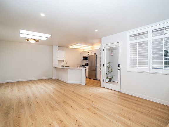 5th image of 3984 Lamont St Unit 8