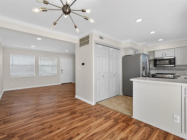 1221 Cedar Post Ln #1B — Photo 5