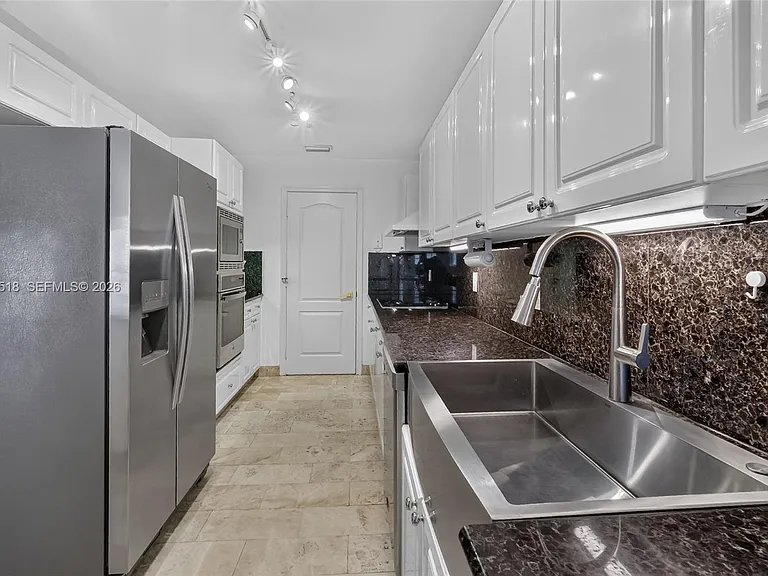 1413 Sunset Harbour Dr #209 — Photo 8