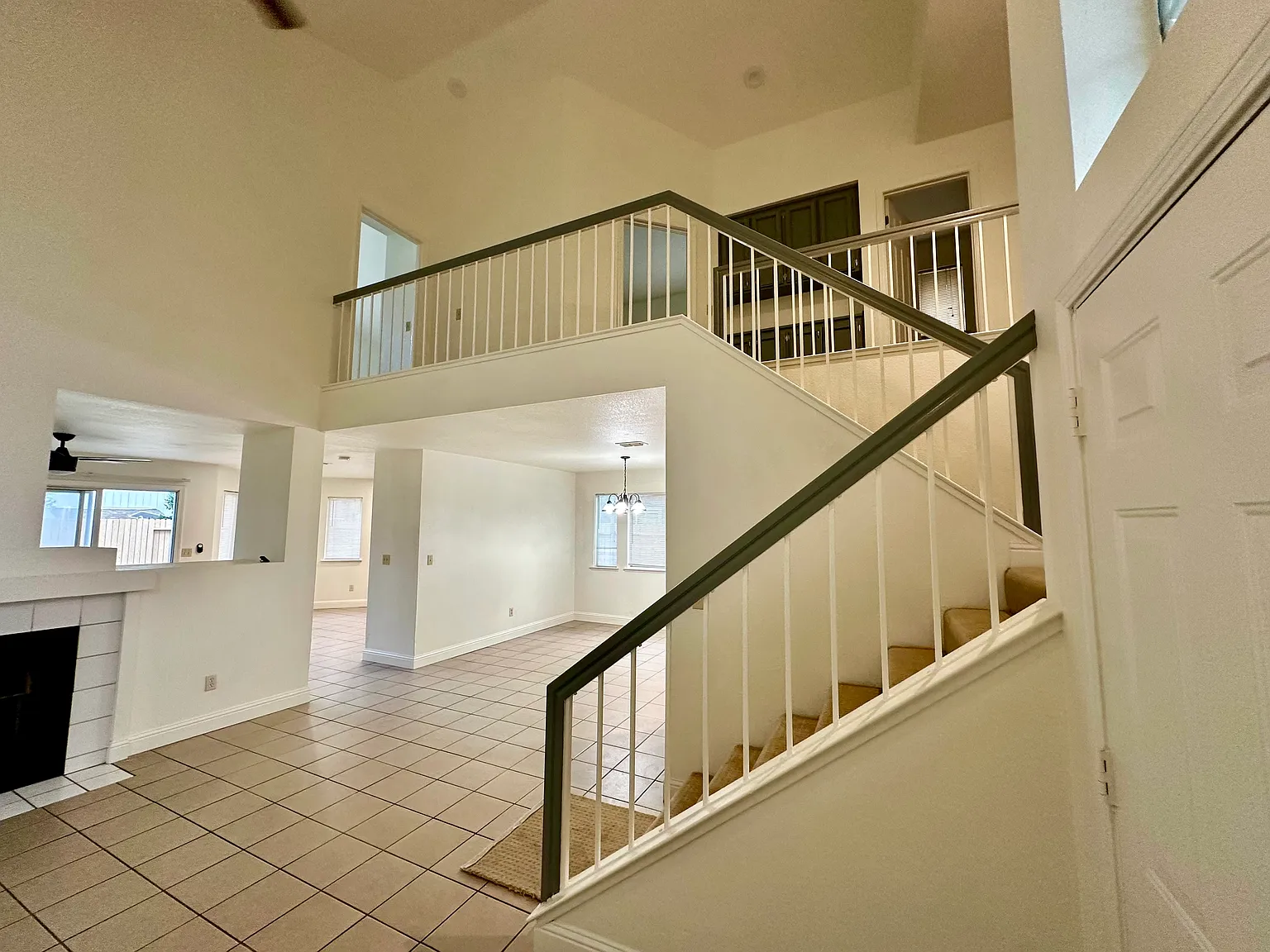 4 bed, 2.5 bath, 2060 sqft, $2,980 — Photo 3