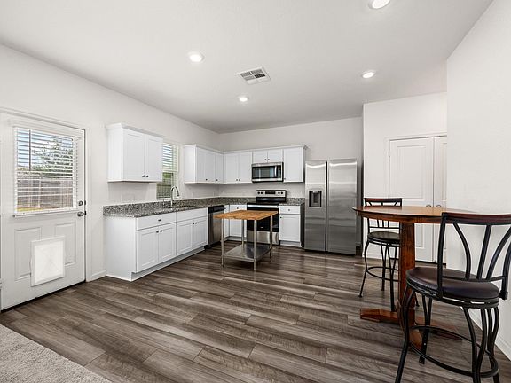 5th image of 674 Amesbury Rd