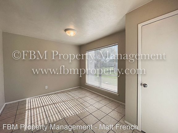3rd image of 2401 Yorkstown Dr APT 122