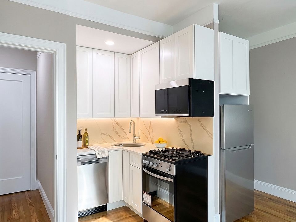 2nd image of 457 W 21st St #2D