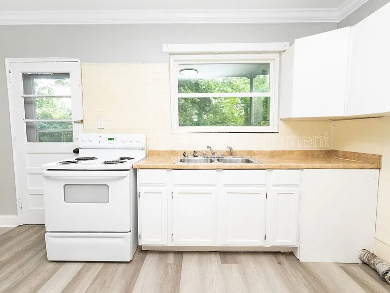 1301 N Orchard Knob Ave — Photo 6
