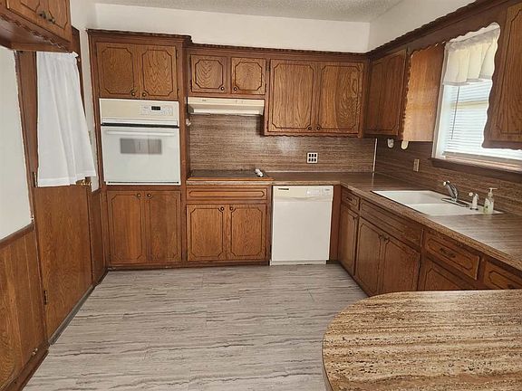 4th image of 132 SW 69th St