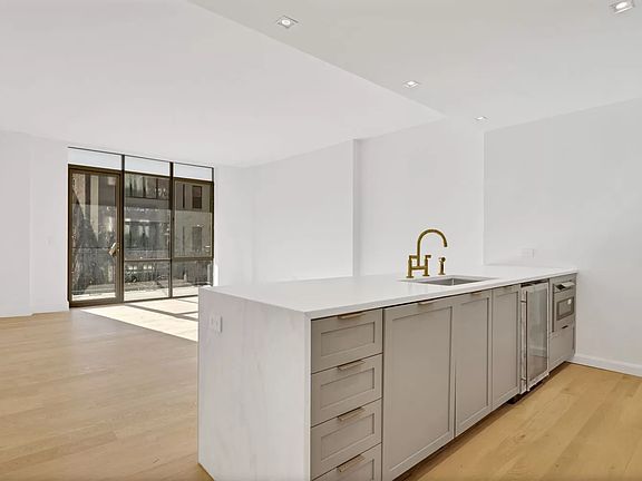 2nd image of 310 W 113th St #402