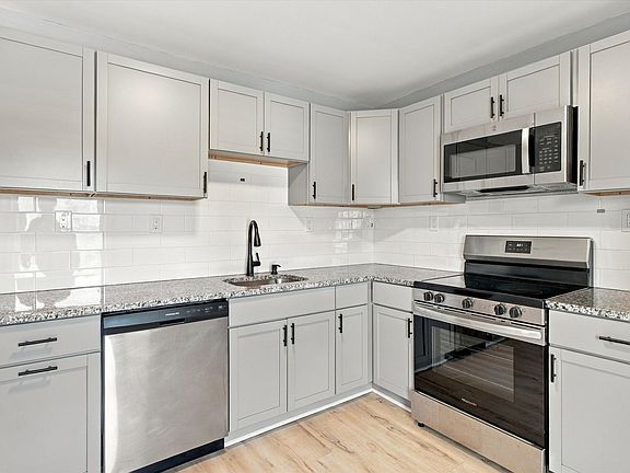 5th image of 238 Auburn St #3