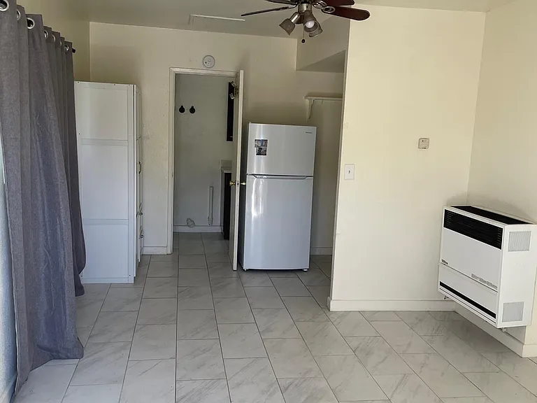2139 Abbott St — Photo 4