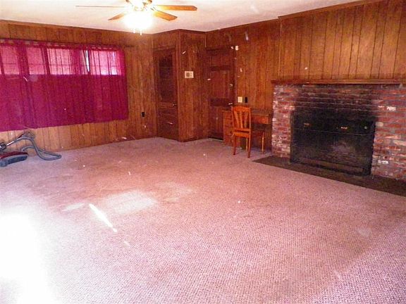 2nd image of 100 Lacey Ln