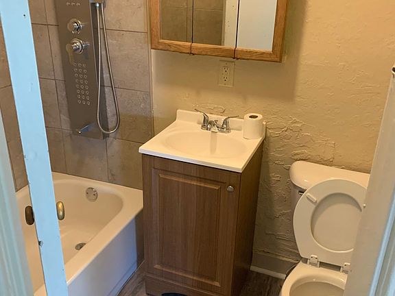 4th image of 903 Bailey St #903