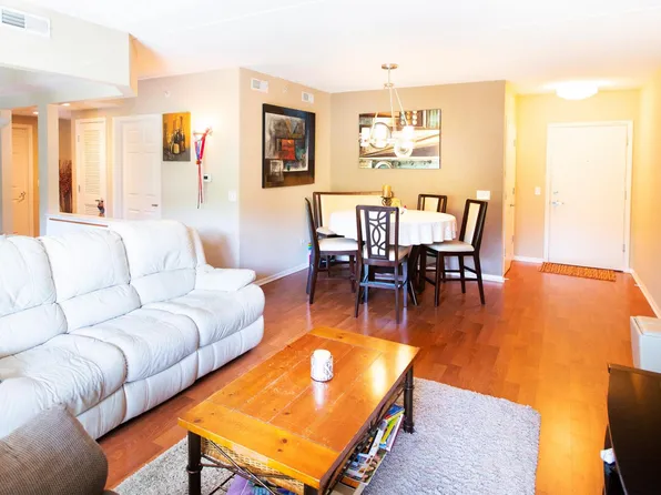 8200 Lincoln Ave APT 202, Skokie, IL 60077