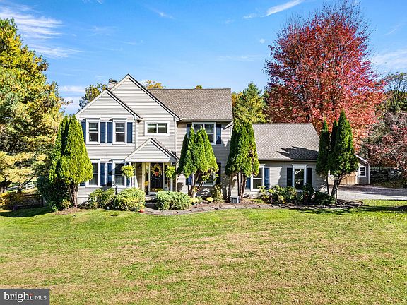 2nd image of 27 Fox Farm Ln