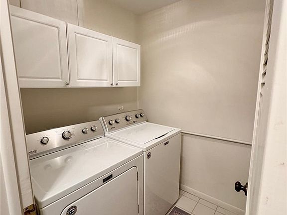4th image of 1150 The Park APT B