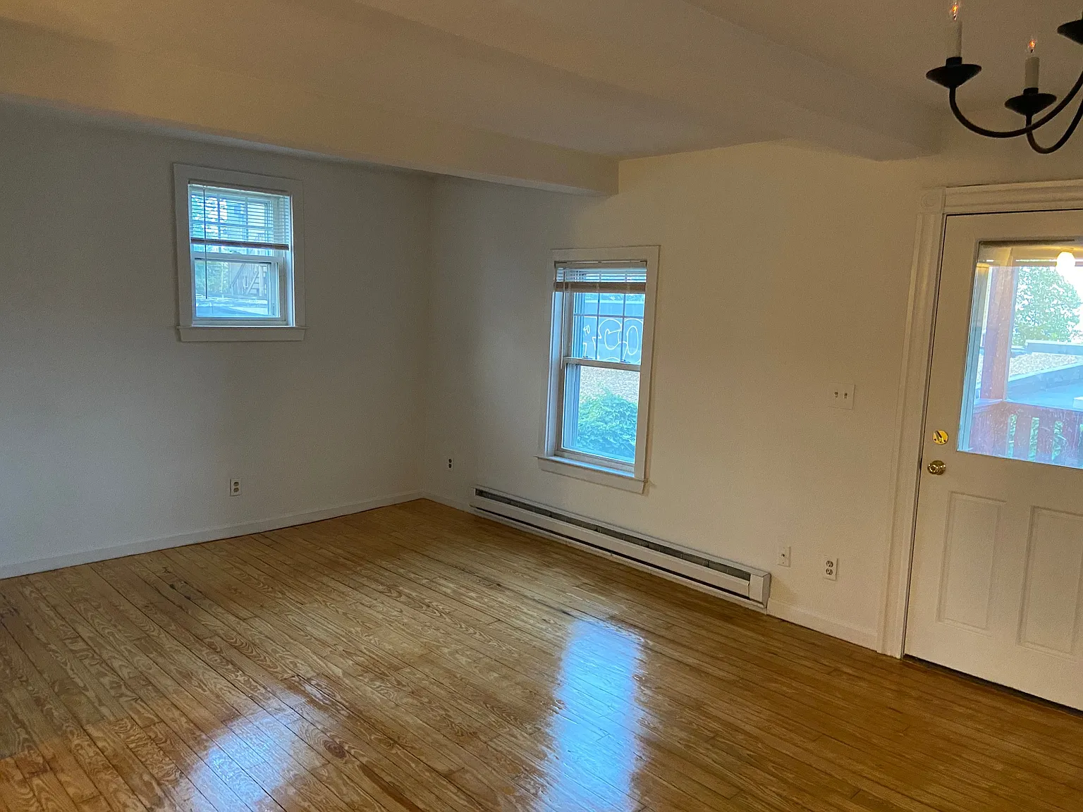 3 bed, 2.0 bath, 1250 sqft, $3,500 — Photo 2