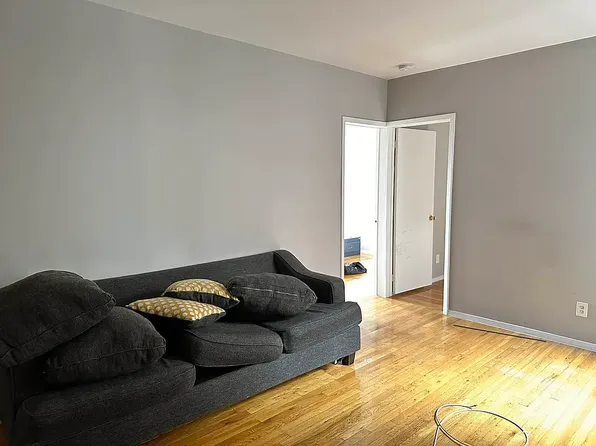 1575 Lexington Avenue image 1 of 3