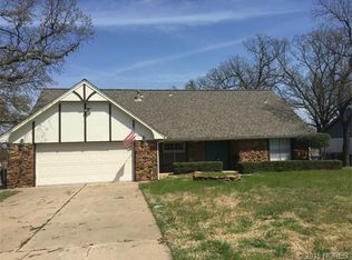 733 Oak Ridge Dr, Sand Springs, OK 74063