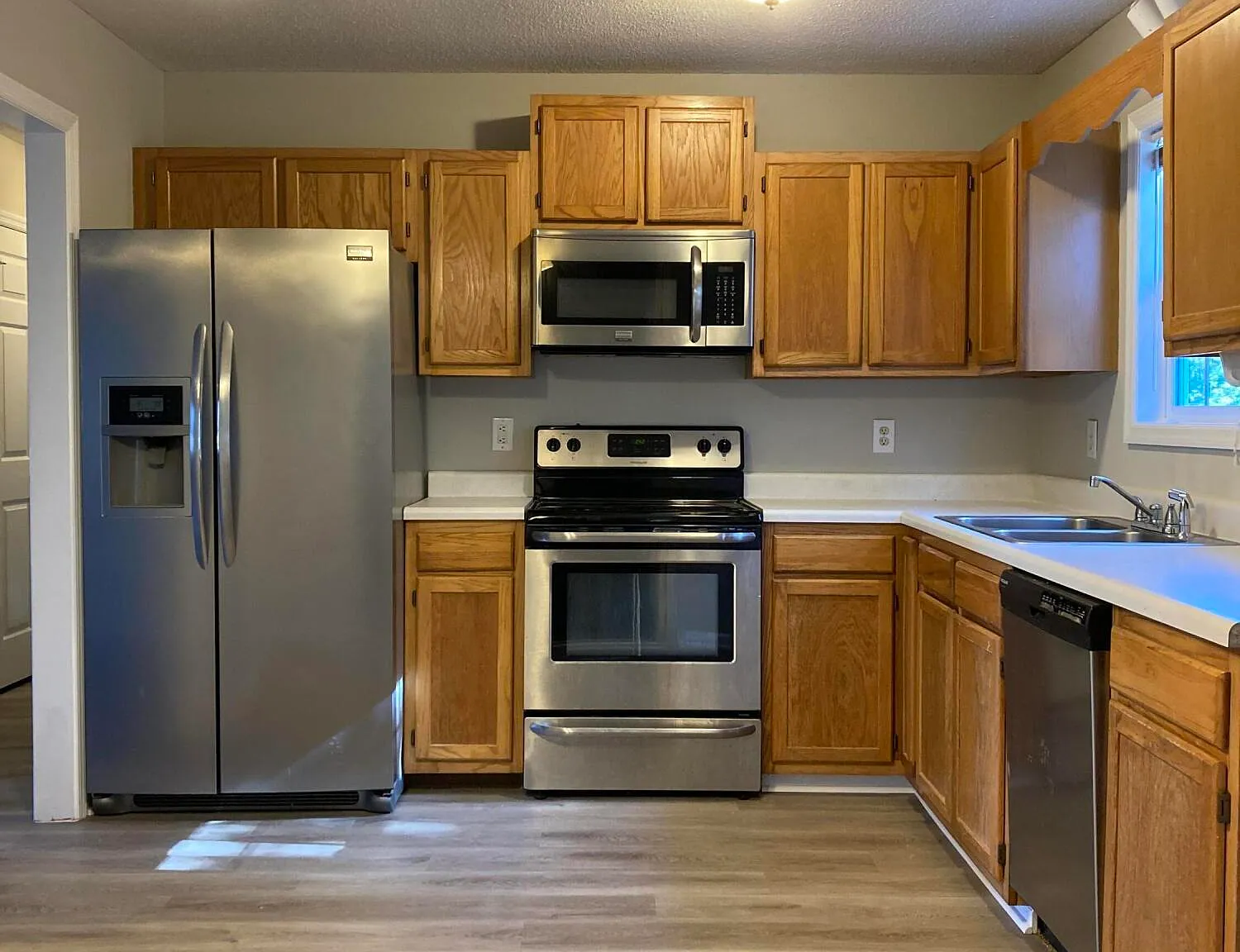 3 bed, 2.0 bath, 1140 sqft, $1,650 — Photo 4