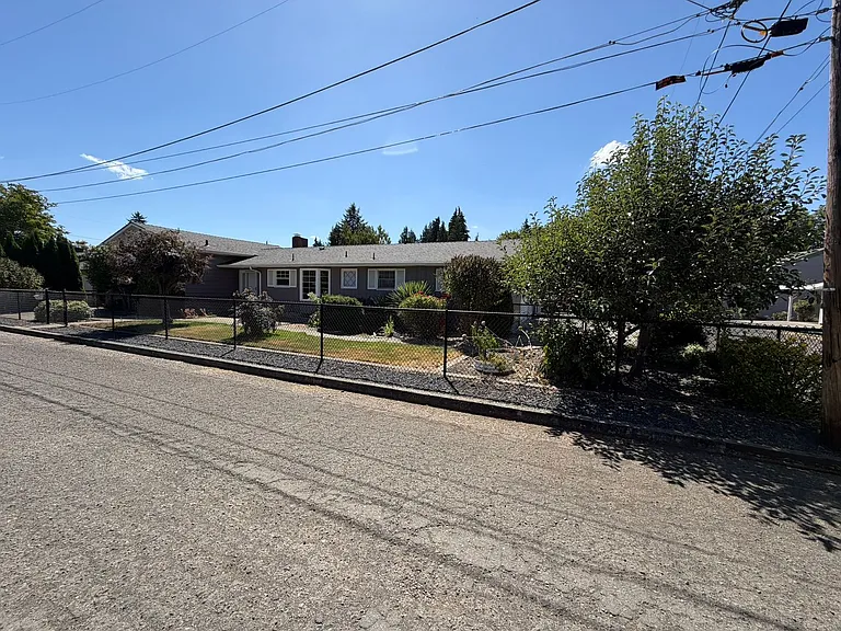550 Carlson Dr — Photo 32
