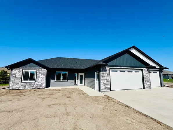 1102 S Illinois St, Aberdeen, SD 57401