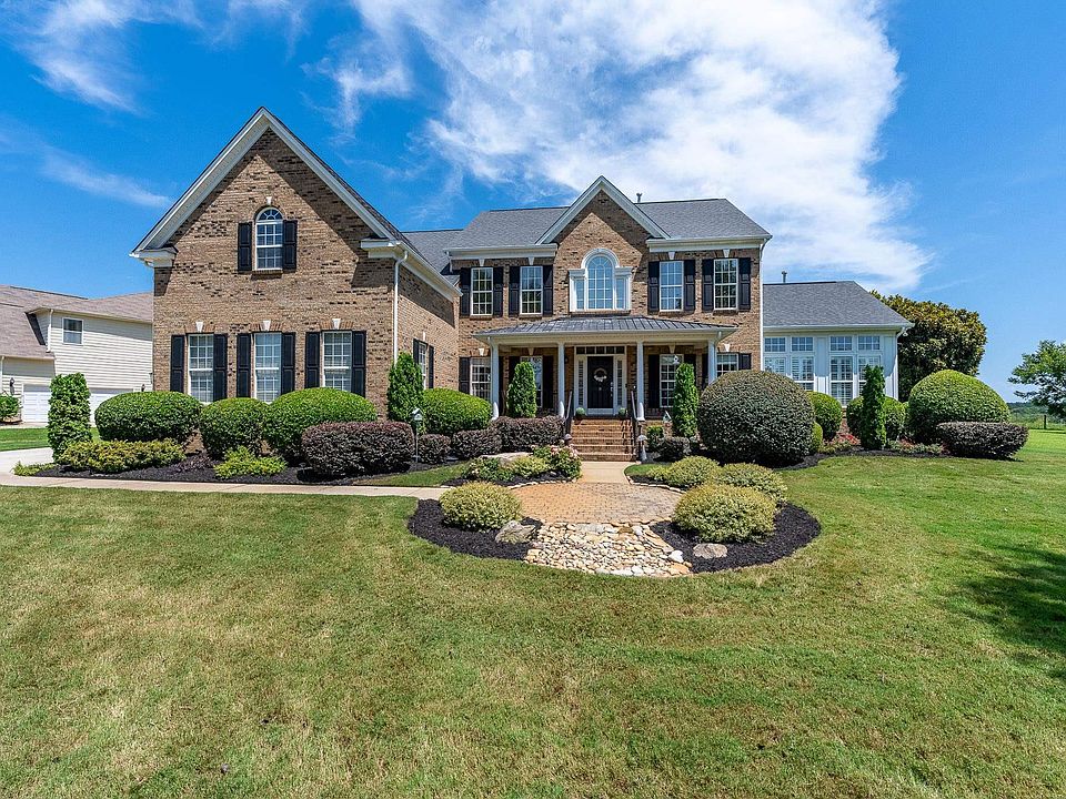 1st image of 8 Scotts Bluff Dr
