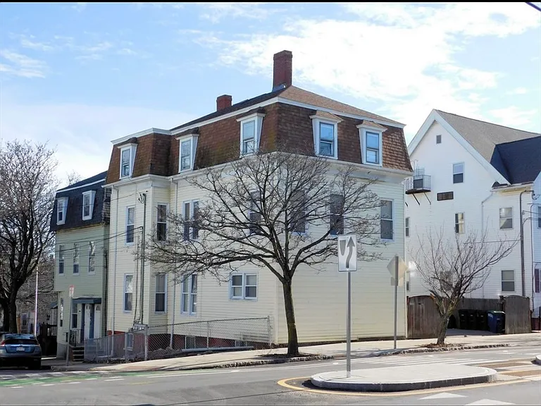 31 Temple St #B — Photo 7