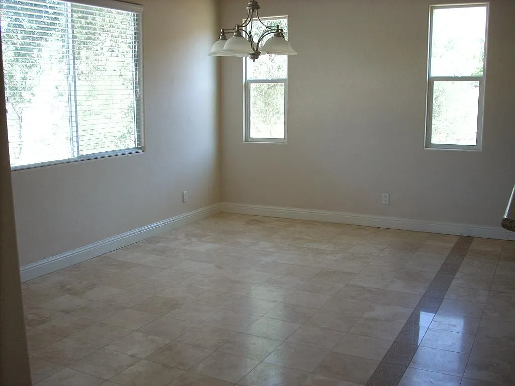 3 bed, 2.5 bath, 2070 sqft, $2,575 — Photo 3