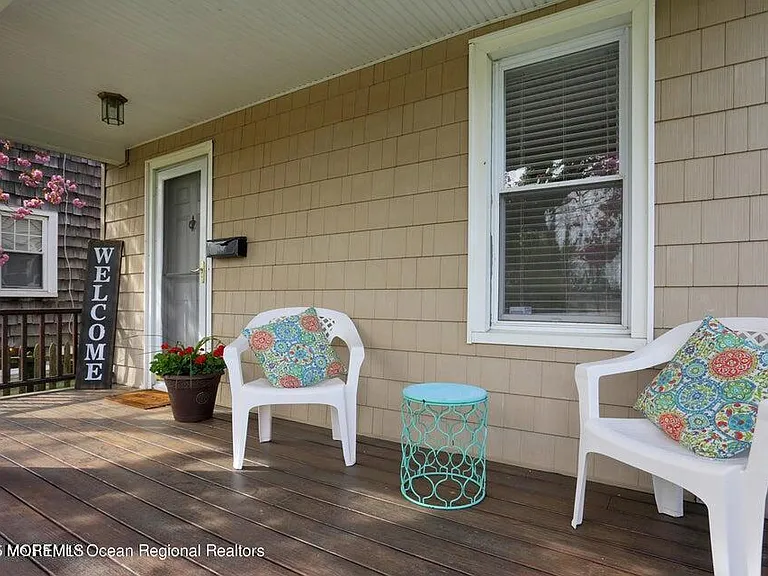 612 Sylvania Ave — Photo 7
