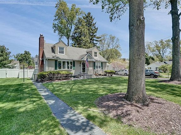 3rd image of 5 Paula Ct