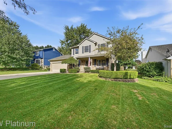 1726 Weyhill Dr, Wixom, MI 48393