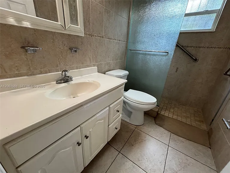 2524 SW 6th St — Photo 30