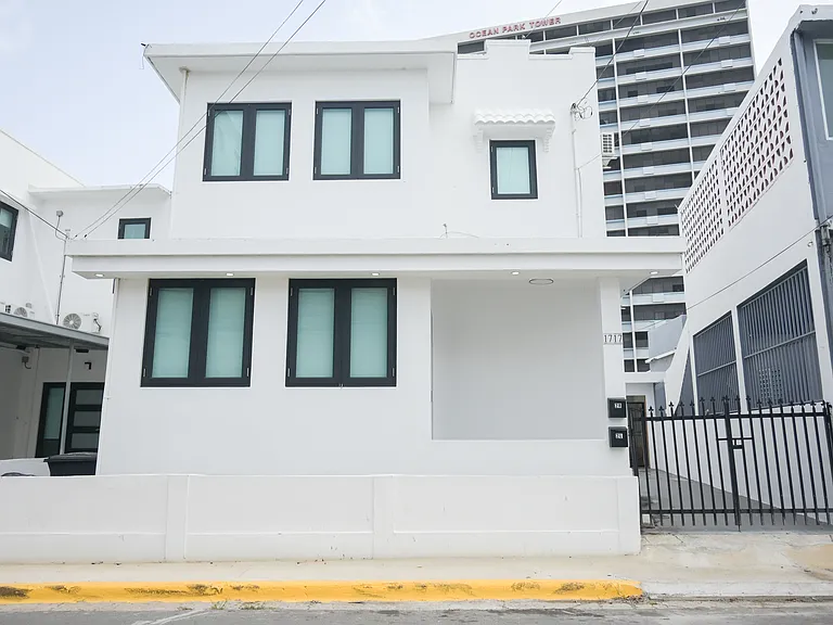 1717 Calle Colon #2 — Photo 1