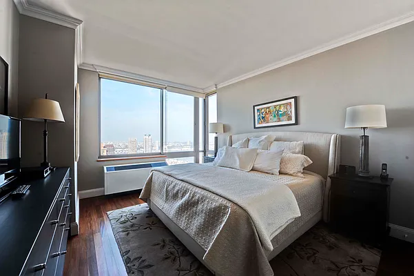 Sold by Jamie Bernstein LREB | media 18