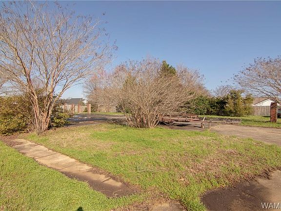 3rd image of 10126 Magnolia Ct
