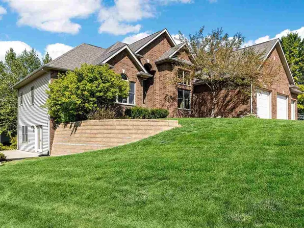 11 Hickory Pl, Iowa City, IA 52245