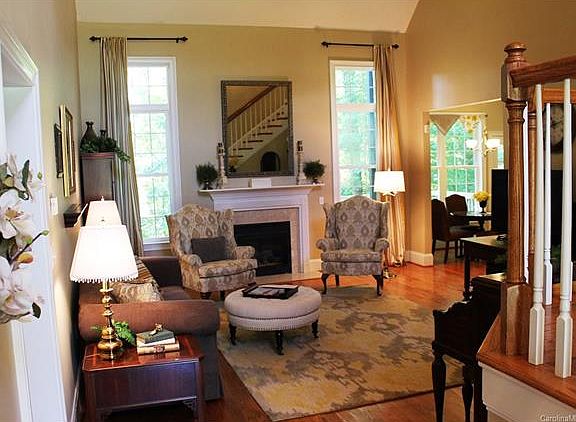 5th image of 231 Woodstream Cir