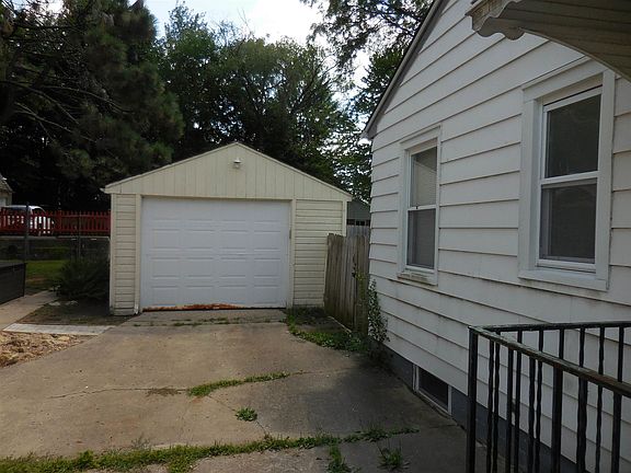 3rd image of 430 S Rockford Ave