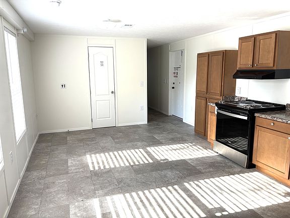 3rd image of 903 Salters St